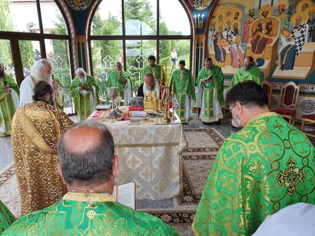 PS Calinic Botoșăneanul a slujit la hramul Mănăstirii Gorovei
