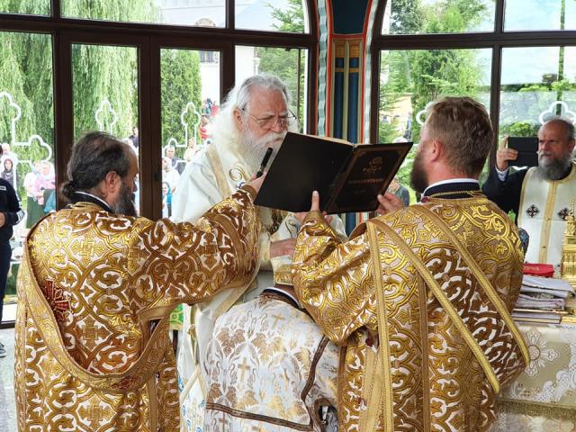 PS Calinic Botoșăneanul a slujit la hramul Mănăstirii Gorovei