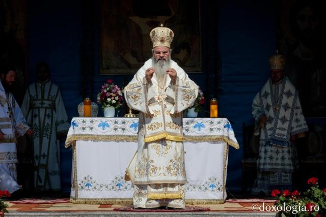 (Video) Slujire arhierească de hramul istoric al Catedralei din Huși