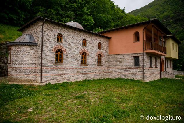 Chilia „Tuturor Sfinților Athoniți”, Lacu