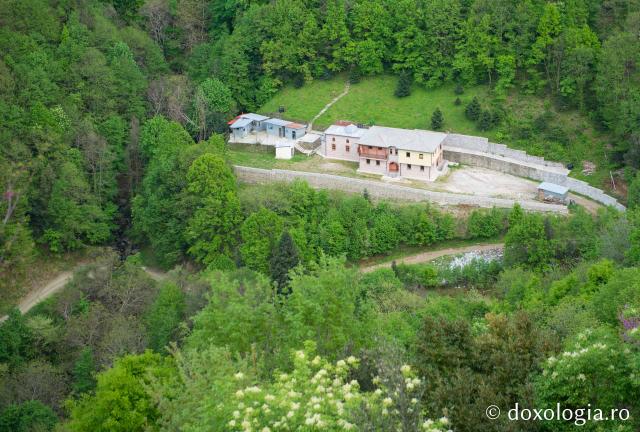 Chilia „Tuturor Sfinților Athoniți”, Lacu