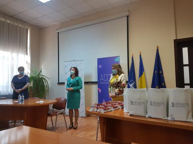 ISJ Iași și profesorii de religie din județ au donat 10 tablete pentru copiii din școlile ieșene