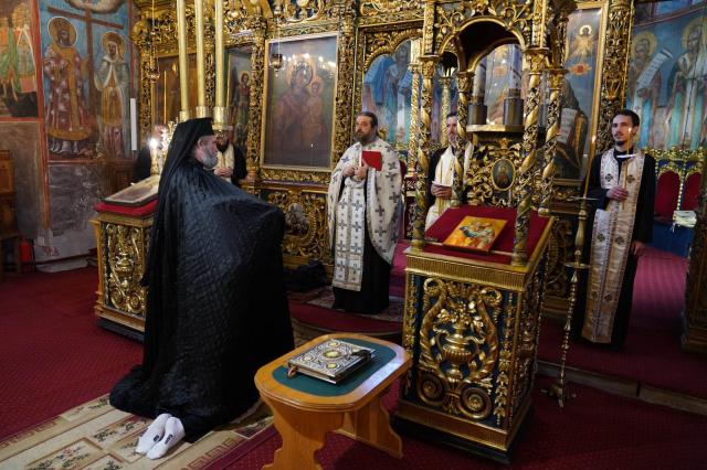 (Audio) „Să cunoaștem puterea ascultării!” ‒ Arhim. Nichifor Horia