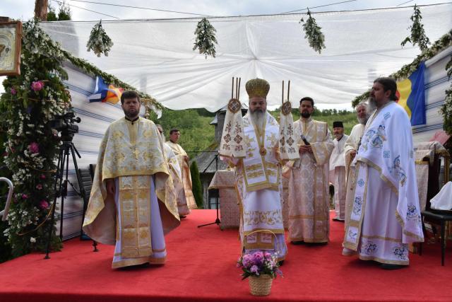 Liturghie arhierească la Mănăstirea Pârveşti din judeţul Vaslui