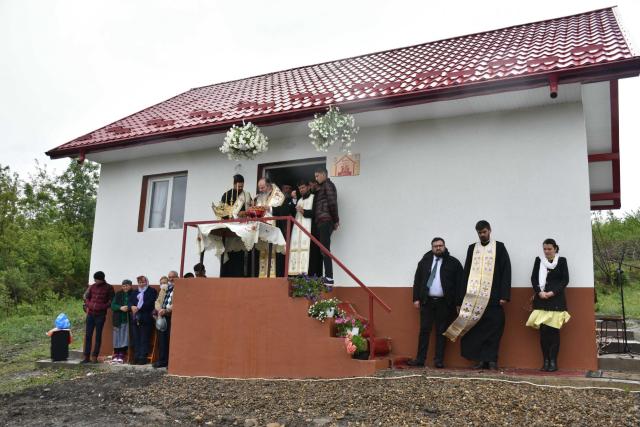 Proiectul eparhial „Bucuria e acasă”: Episcopia Huşilor a oferit, de 1 Iunie, trei case unor copii din familii defavorizate
