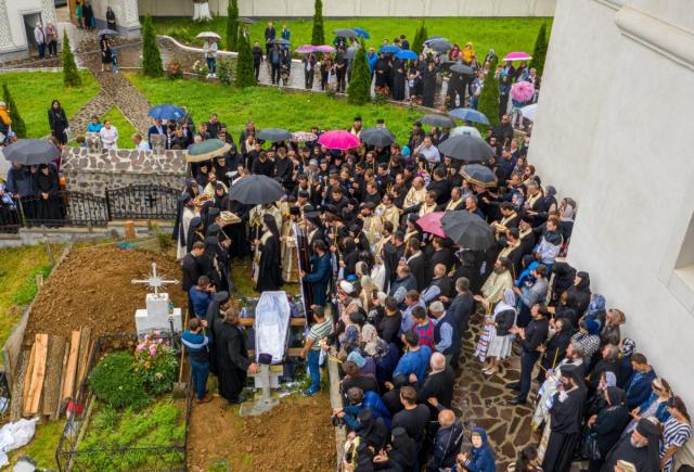 Arhimandritul Serafim Huzdup, purtat către Ceruri