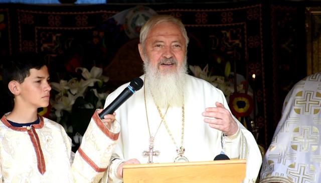 (Video) Duhul Sfânt, pogorându-se peste lume, revarsă nenumărate daruri - IPS Andrei