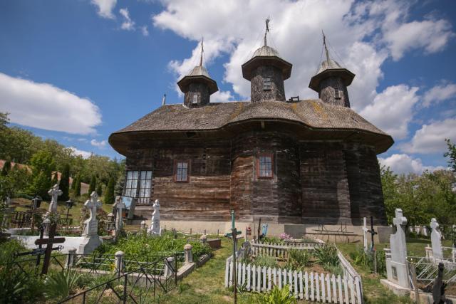 Liturghie arhierească la Mănăstirea Pârveşti din judeţul Vaslui