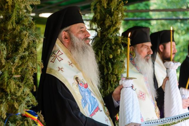 40 de zile fără IPS Arhiepiscop Pimen: Sfântă Liturghie arhierească și două slujbe de pomenire