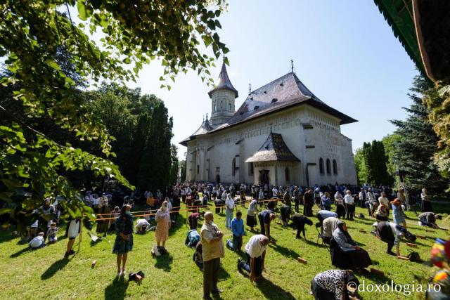 40 de zile fără IPS Arhiepiscop Pimen: Sfântă Liturghie arhierească și două slujbe de pomenire