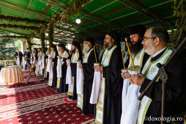 40 de zile fără IPS Arhiepiscop Pimen: Sfântă Liturghie arhierească și două slujbe de pomenire
