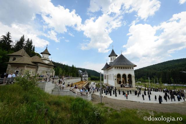 40 de zile fără IPS Arhiepiscop Pimen: Sfântă Liturghie arhierească și două slujbe de pomenire