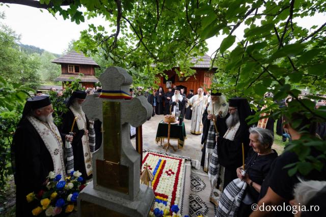 40 de zile fără IPS Arhiepiscop Pimen: Sfântă Liturghie arhierească și două slujbe de pomenire