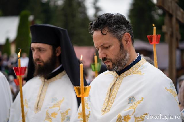 Parastas de șapte ani pentru părintele Iustin Pârvu: „Câți dintre noi încercăm să ne asumăm și duhul celui pe care îl cinstim?”