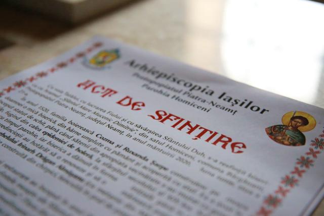 Resfințire de biserică la Homiceni – Neamț. IPS Teofan: „Am putea vorbi despre istoria acestui neam prin intermediul sfinților săi”