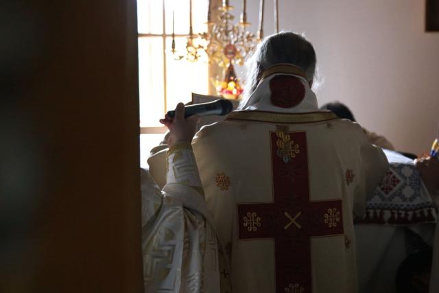 Resfințire de biserică la Homiceni – Neamț. IPS Teofan: „Am putea vorbi despre istoria acestui neam prin intermediul sfinților săi”