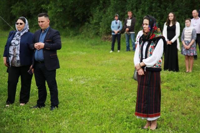 Resfințire de biserică la Homiceni – Neamț. IPS Teofan: „Am putea vorbi despre istoria acestui neam prin intermediul sfinților săi”