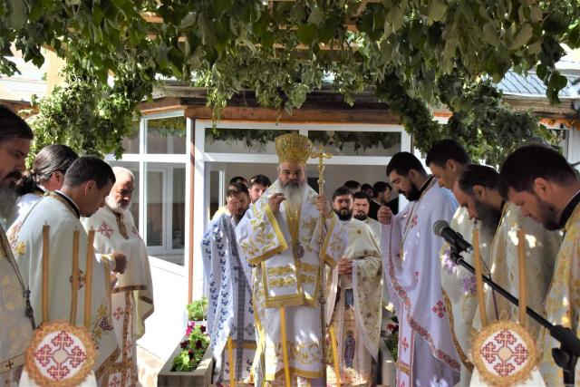 Liturghie arhierească la Mănăstirea Grăjdeni din judeţul Vaslui