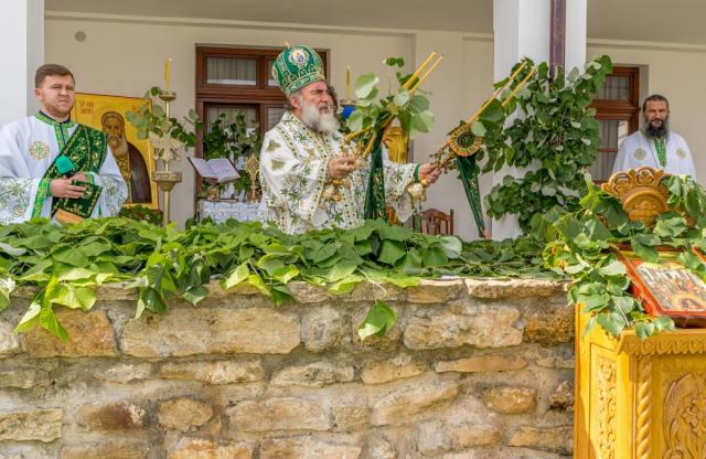 Sărbătoarea Rusaliilor la Catedrala Arhiepiscopală din Roman