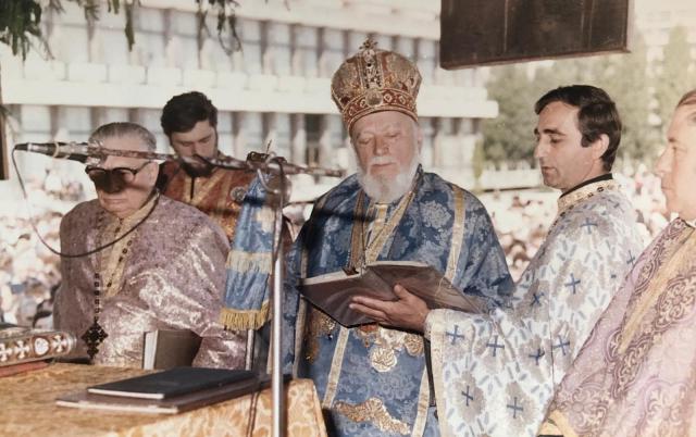 Trei decenii de la punerea pietrei de temelie a catedralei din Oneşti