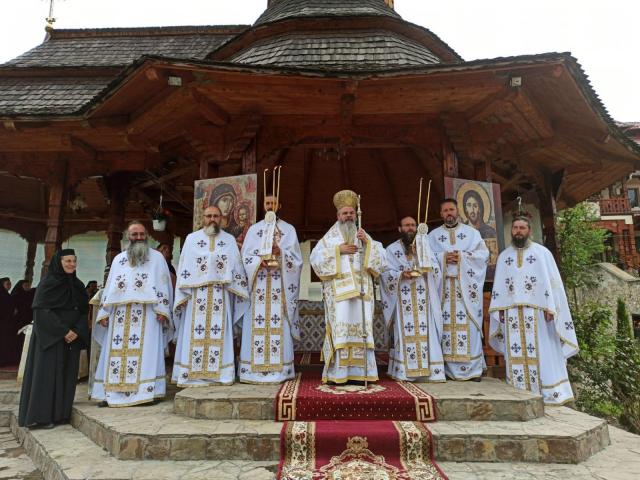 Liturghie arhierească la Mănăstirea Paltin
