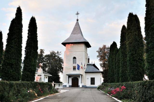 Biserica „Sfântul Ilie” din Roman: O ctitorie episcopală la ceas aniversar