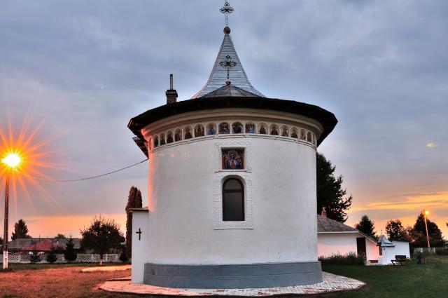Biserica „Sfântul Ilie” din Roman: O ctitorie episcopală la ceas aniversar
