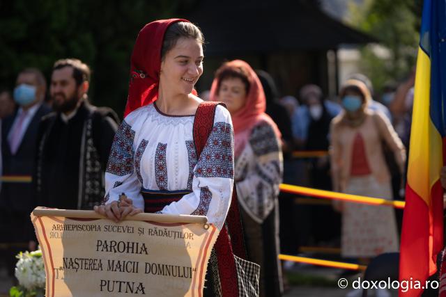 Zi mare în Bucovina lui Ștefan: IPS Calinic, noul întâistătător al Arhiepiscopiei Sucevei și Rădăuților, a fost întronizat