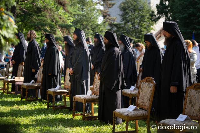 Zi mare în Bucovina lui Ștefan: IPS Calinic, noul întâistătător al Arhiepiscopiei Sucevei și Rădăuților, a fost întronizat