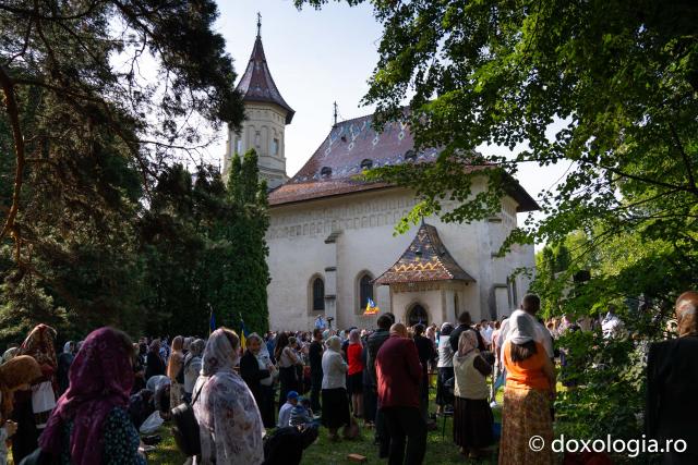 Zi mare în Bucovina lui Ștefan: IPS Calinic, noul întâistătător al Arhiepiscopiei Sucevei și Rădăuților, a fost întronizat