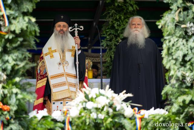 Zi mare în Bucovina lui Ștefan: IPS Calinic, noul întâistătător al Arhiepiscopiei Sucevei și Rădăuților, a fost întronizat