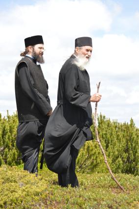 „Înaltpreasfințitul Pimen – un vlădică al slavei aduse lui Dumnezeu” – interviu cu Preasfințitul Macarie al Europei de Nord