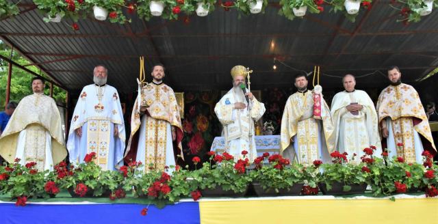 Liturghie arhierească în Parohia Cănţălăreşti