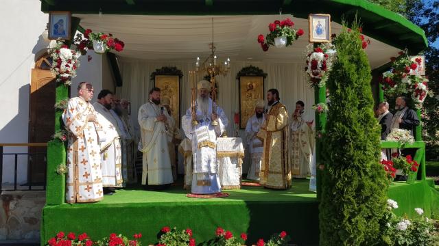 Trei ierarhi, la hramul Mănăstirii Bogdana din Rădăuți