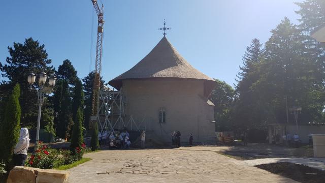 Trei ierarhi, la hramul Mănăstirii Bogdana din Rădăuți