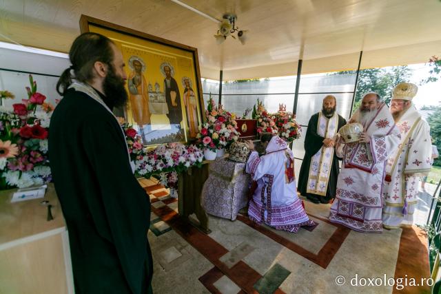 Sărbătoarea Sfintei Chiriachi în Episcopia Hușilor: „Îi mulţumim pentru lucrurile minunate pe care le săvârşeşte, cu discreţie, în viaţa noastră”