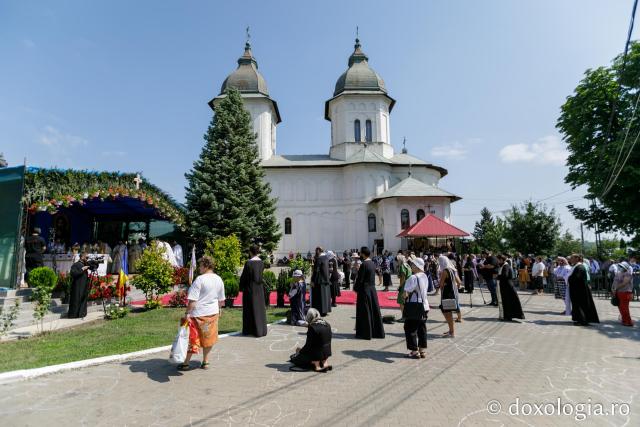 (Foto) Sărbătoarea Sfintei Mari Mucenițe Chiriachi la Catedrala Episcopală din Huși – 7 iulie 2020