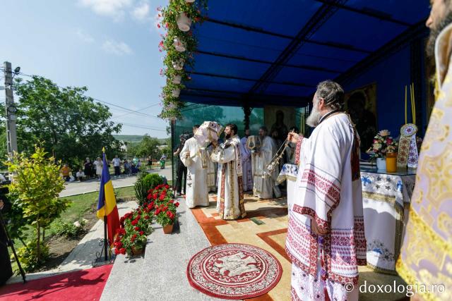 Sărbătoarea Sfintei Chiriachi în Episcopia Hușilor: „Îi mulţumim pentru lucrurile minunate pe care le săvârşeşte, cu discreţie, în viaţa noastră”