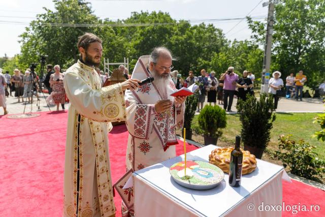 Sărbătoarea Sfintei Chiriachi în Episcopia Hușilor: „Îi mulţumim pentru lucrurile minunate pe care le săvârşeşte, cu discreţie, în viaţa noastră”