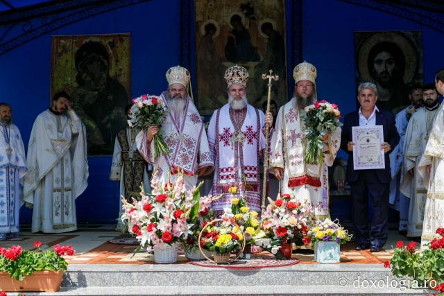 Sărbătoarea Sfintei Chiriachi în Episcopia Hușilor: „Îi mulţumim pentru lucrurile minunate pe care le săvârşeşte, cu discreţie, în viaţa noastră”