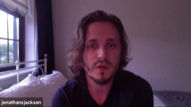 (Video) Actorul Jonathan Jackson, un dialog despre artă, știință și teologie cu părintele Răzvan Ionescu (partea I)