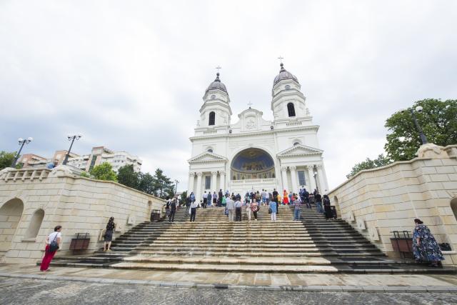 IPS Părinte Mitropolit Teofan: „Iubesc, așadar trăiesc cu adevărat!”