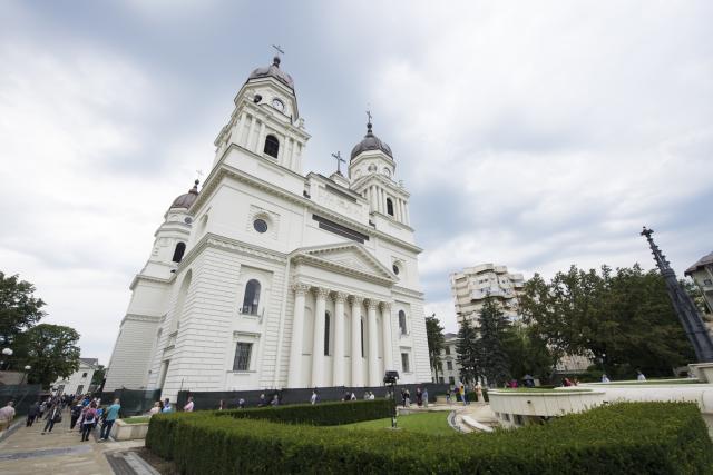 IPS Părinte Mitropolit Teofan: „Iubesc, așadar trăiesc cu adevărat!”