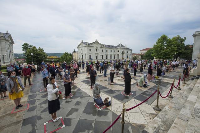 IPS Părinte Mitropolit Teofan: „Iubesc, așadar trăiesc cu adevărat!”