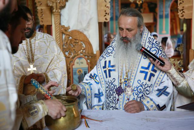 Sfințire de biserică la Valea Racului: „Cel care este rob al lui Dumnezeu este cel mai liber om”