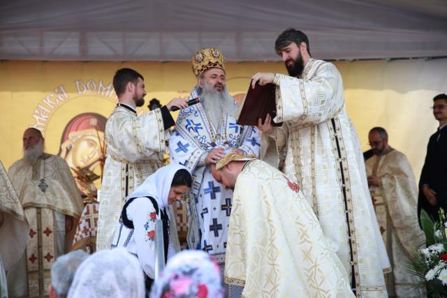 Sfințire de biserică la Valea Racului: „Cel care este rob al lui Dumnezeu este cel mai liber om”
