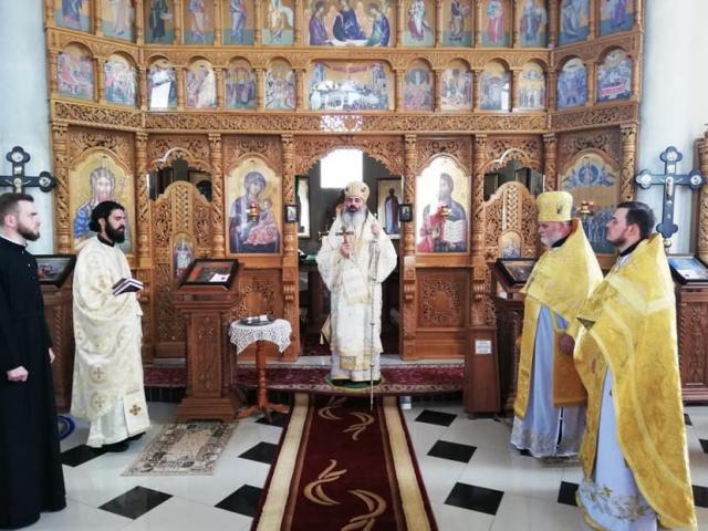 Liturghie arhierească în Biserica „Înălţarea Domnului” din Floreşti