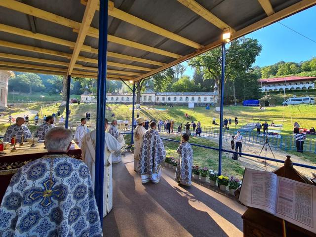 PS Petroniu, către pelerinii de la Nicula: „Să arătăm familiei că suntem mai buni după ce ne întoarcem de la mănăstire”