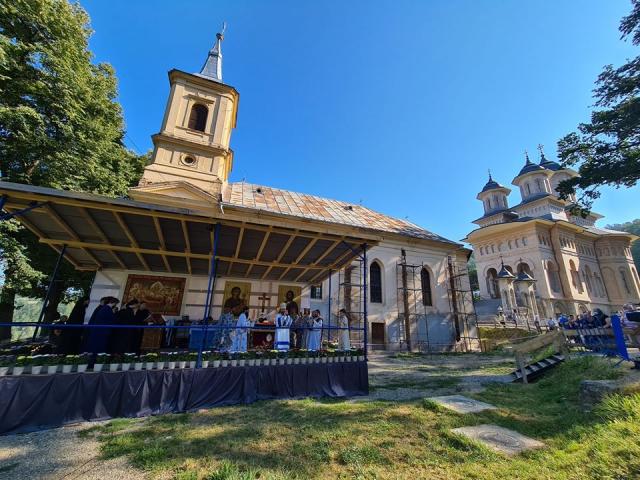 PS Macarie, la Mănăstirea Nicula: „Maica Domnului este la Nicula, printre copiii ei, pe care-i păzește de tot răul”