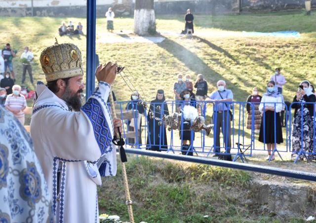 PS Macarie, la Mănăstirea Nicula: „Maica Domnului este la Nicula, printre copiii ei, pe care-i păzește de tot răul”